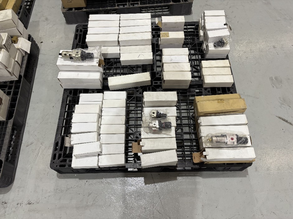 <p>Pneumatic Filter/Regulator Units (AR Series, Boxed)</p>