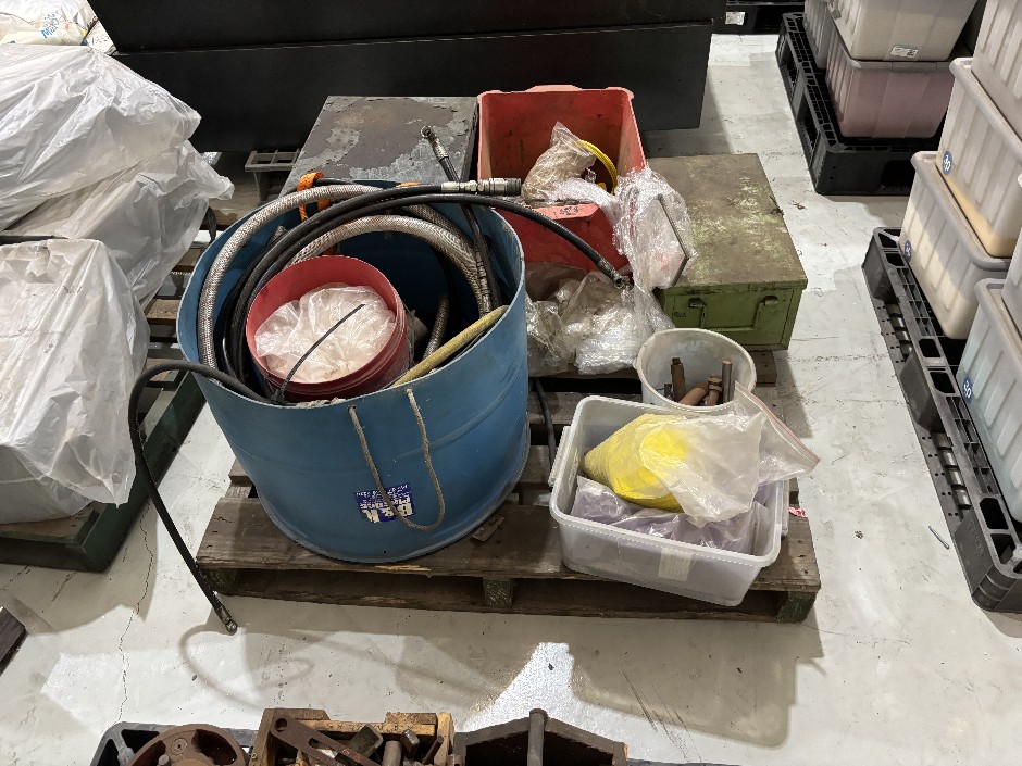 <p>Pallet of Miscellaneous Hydraulic Hoses and Spares</p>