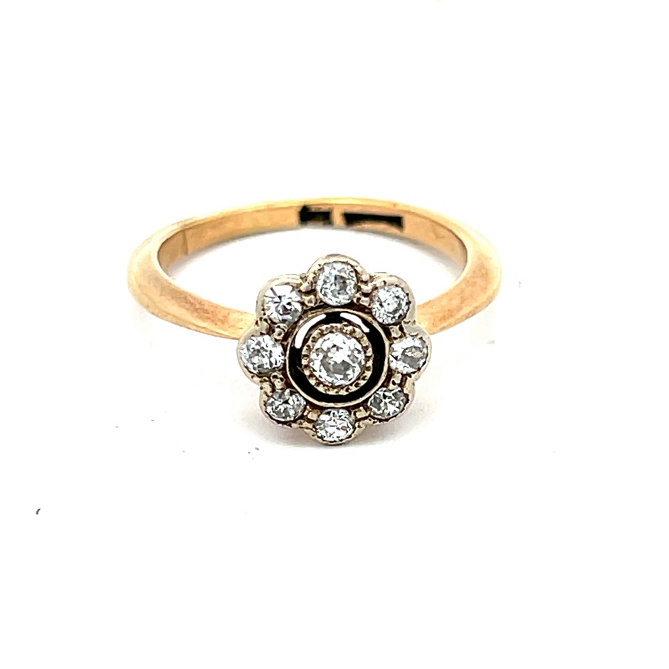 18ct Yellow Gold Diamond Cluster Ring a central round brilliant-cut diamond
