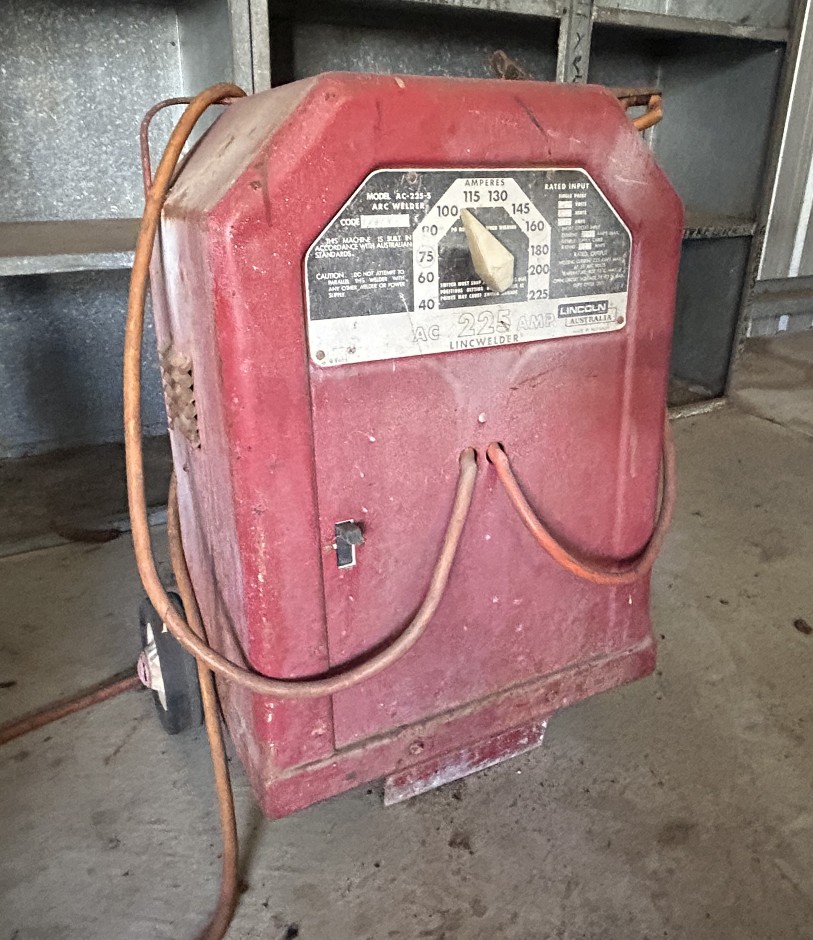 <p>Lincoln AC-225-S Arc Welder</p>