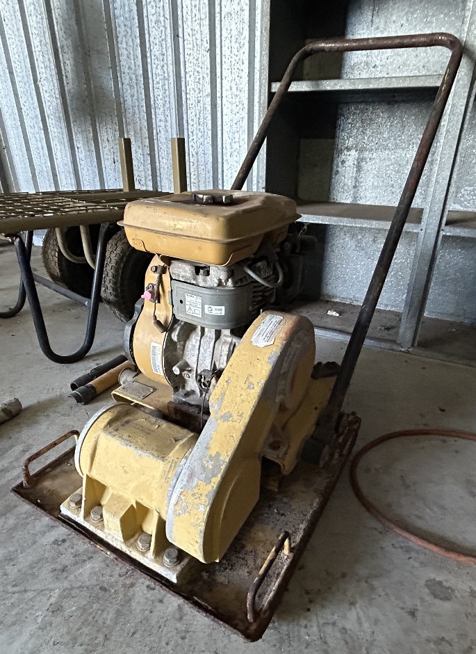 <p>Crommelins 5HP Plate Compactor</p>
