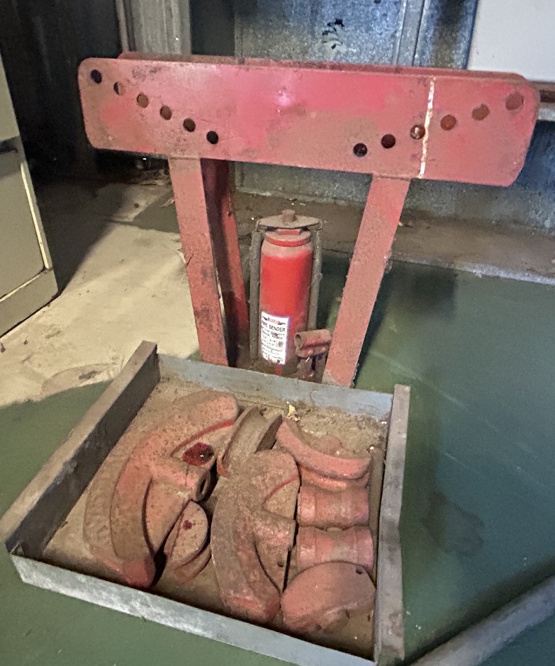<p>Hydraulic Pipe Bender</p>