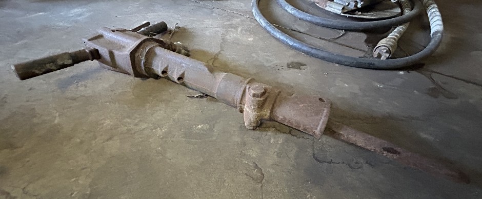 <p>3x Air Jack Hammers</p>