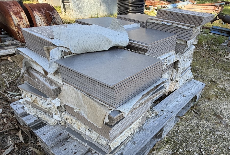 <p>1x Pallet Dura Tile Ceramic Wall and Floor Tiles Approx 25M2</p>