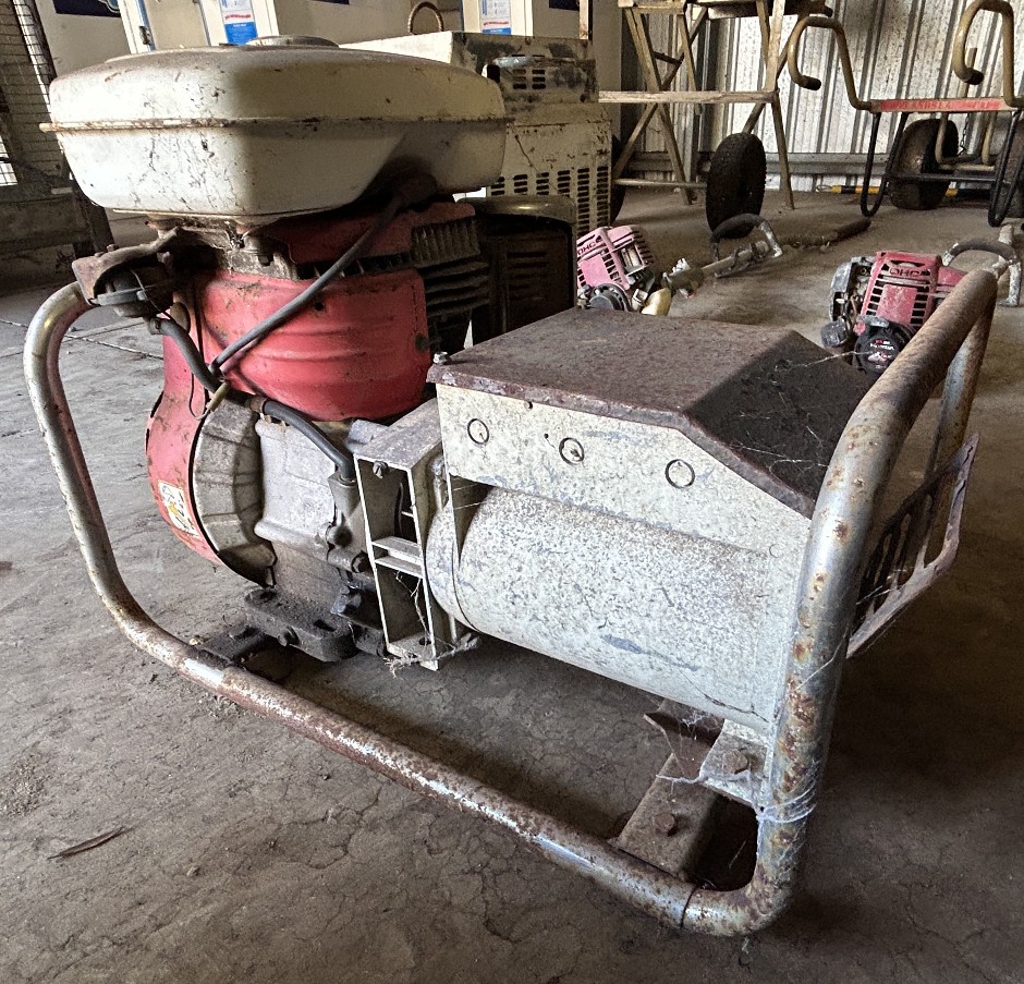<p>Generator Honda G400</p>