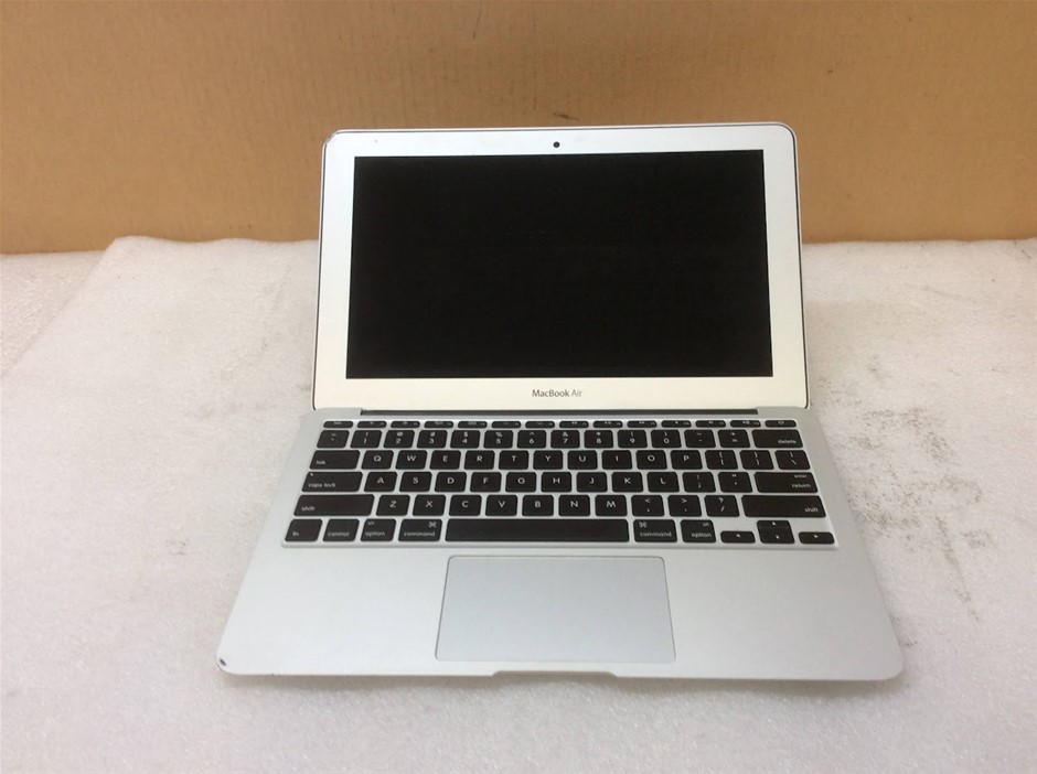APPLE MACBOOK AIR(A1465)(2558) Laptop I5-3317U 4GBRAM 64GB Silver