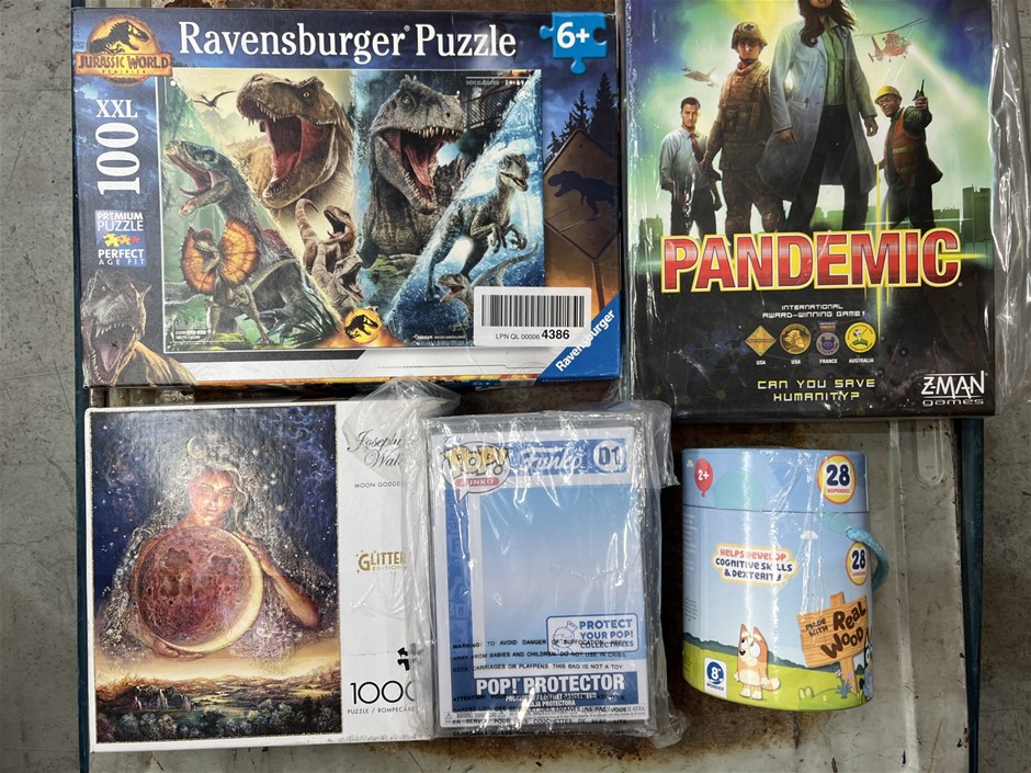 5 x Assorted Toy Products; Incl. Pop Figure Case, Puzzles, Bluey Dominos &