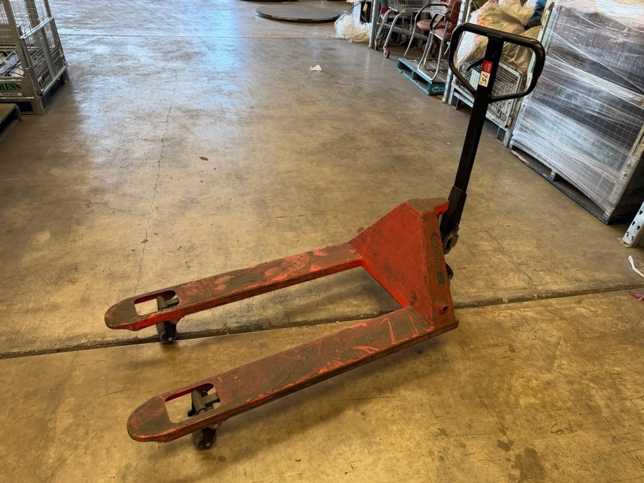 <p>Hydraulic Pallet Truck</p>