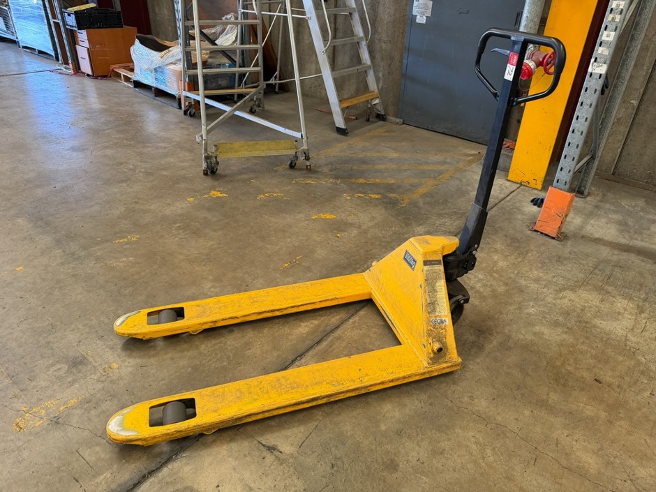 <p>Hydraulic Pallet Truck</p>