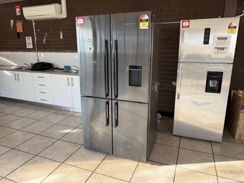 <p>Fisher & Paykel Fridge/Freezer</p>