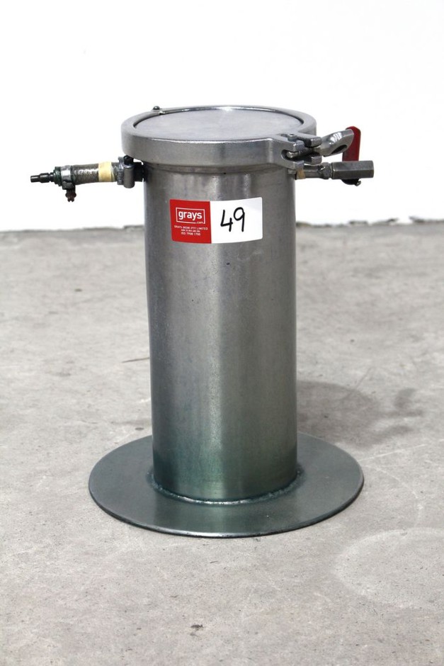<p>Stainless Steel Cylindrical Pot</p>
