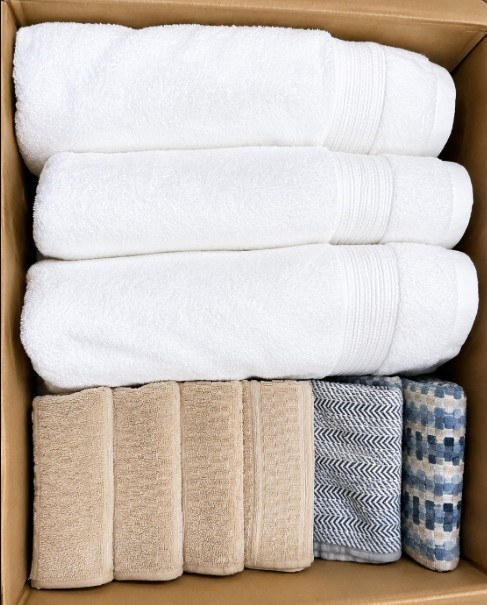 BUNDLE OF ASSORTED TOWELS: Purely Indulgent White Bath Towels and KitchenAi