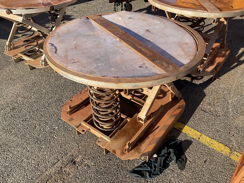 <p>Pallet Lifting Table</p>