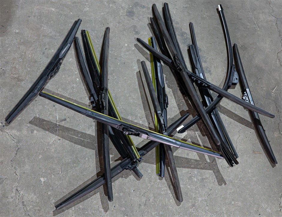 Box of Assorted MICHELIN Wiper Blade, Various Sizes.