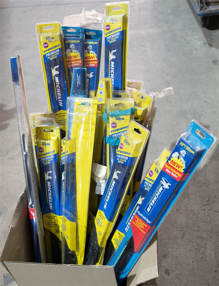 Box of Assorted MICHELIN Wiper Blade, Various Sizes.