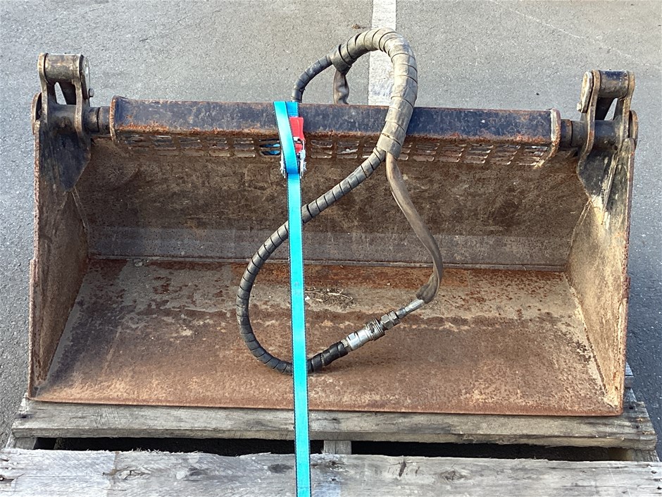 Mini Loader 4 IN 1  Bucket