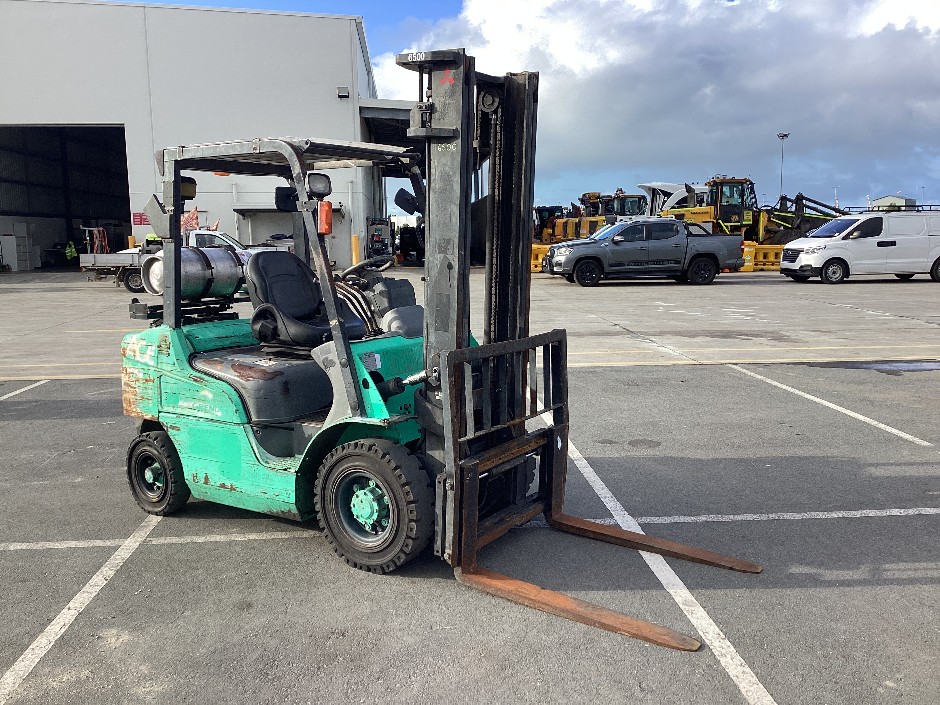 <p>Mitsubishi FG25ZNT Forklift</p>