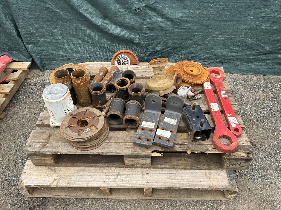 <p>Pallet of miscellaneous goods</p>