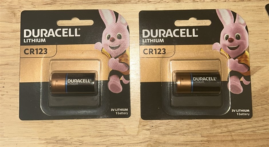 2x DURACELL CR123 Batteries