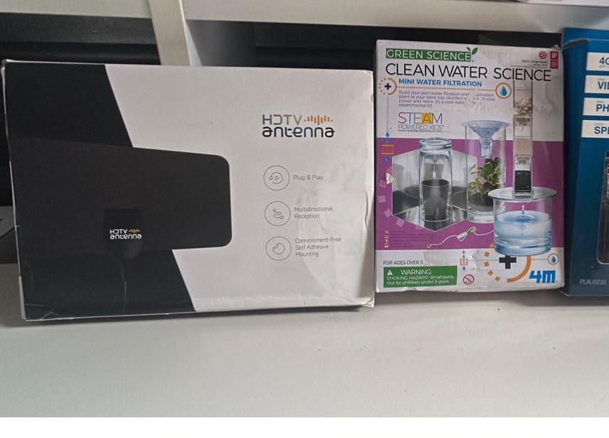 1x HDTV Antenna, 1x 4M Green Science Clean Water Science Kit