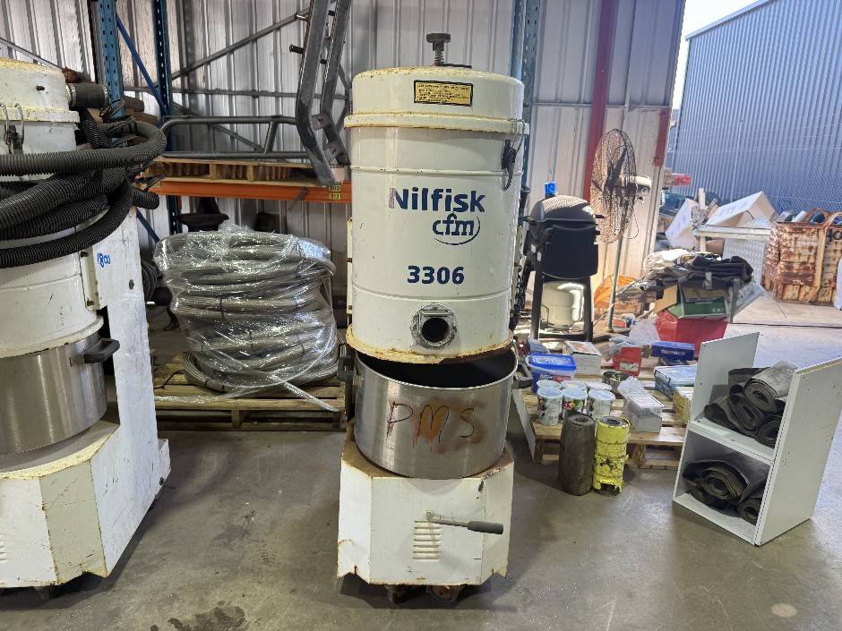 <p>Nilfsk CFM 3306 heavy industrial vacuum</p>