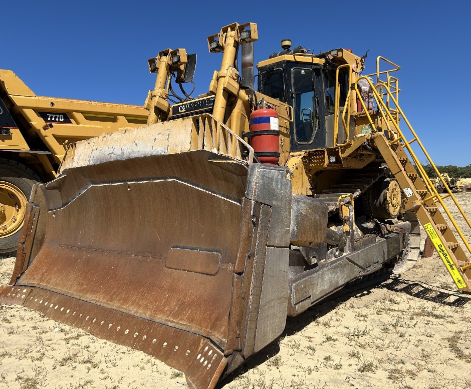 <p>2002 Caterpillar D9R Track Dozer</p>