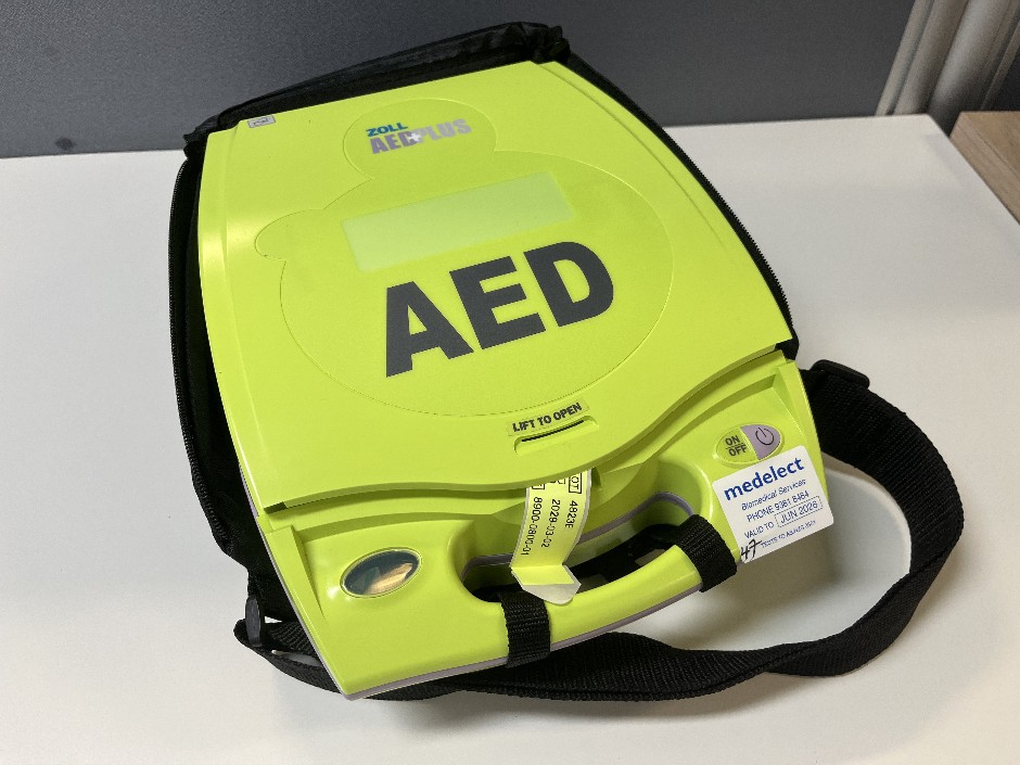 ZOLL AED PLUS Defibrillator