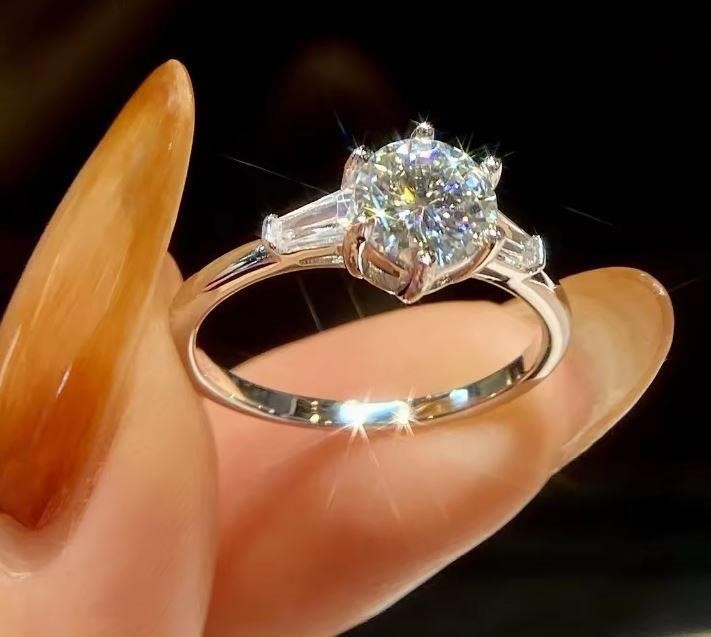 1.0ct GRA Moissanite white 18k white Gold Vermeil Ring -8US