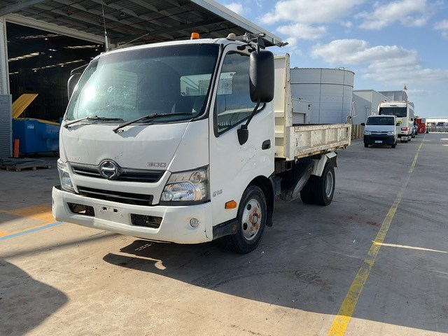 <p>2017 Hino 300 6 x 2 Tray Body Truck</p>
