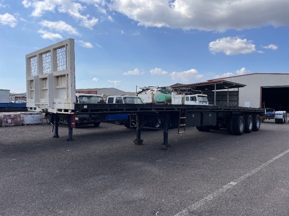 1995 KRUEGER 45’ Tri Axle Flat Top Trailer