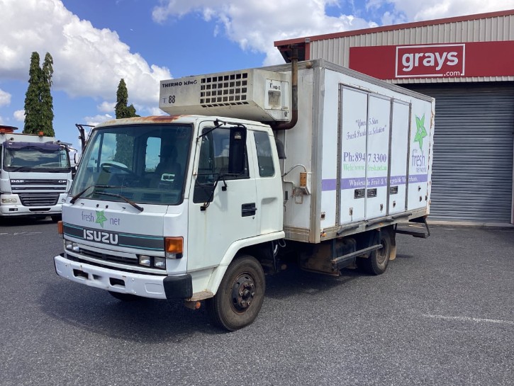 <p>1995 Isuzu FSR32FA 4x2 Refrigerated Pantech</p>