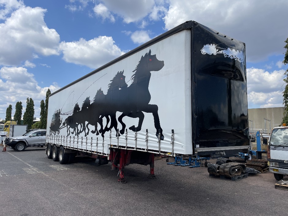 <p>2012 Barker Heavy Duty Tri-Axle 38t Curtainsider (Road Train Rated)</p>