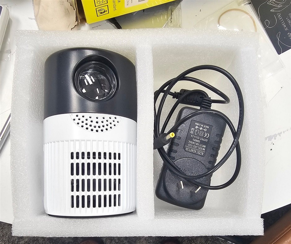 LED SOURCE BO8Q4G MINI LED PROJECTOR
