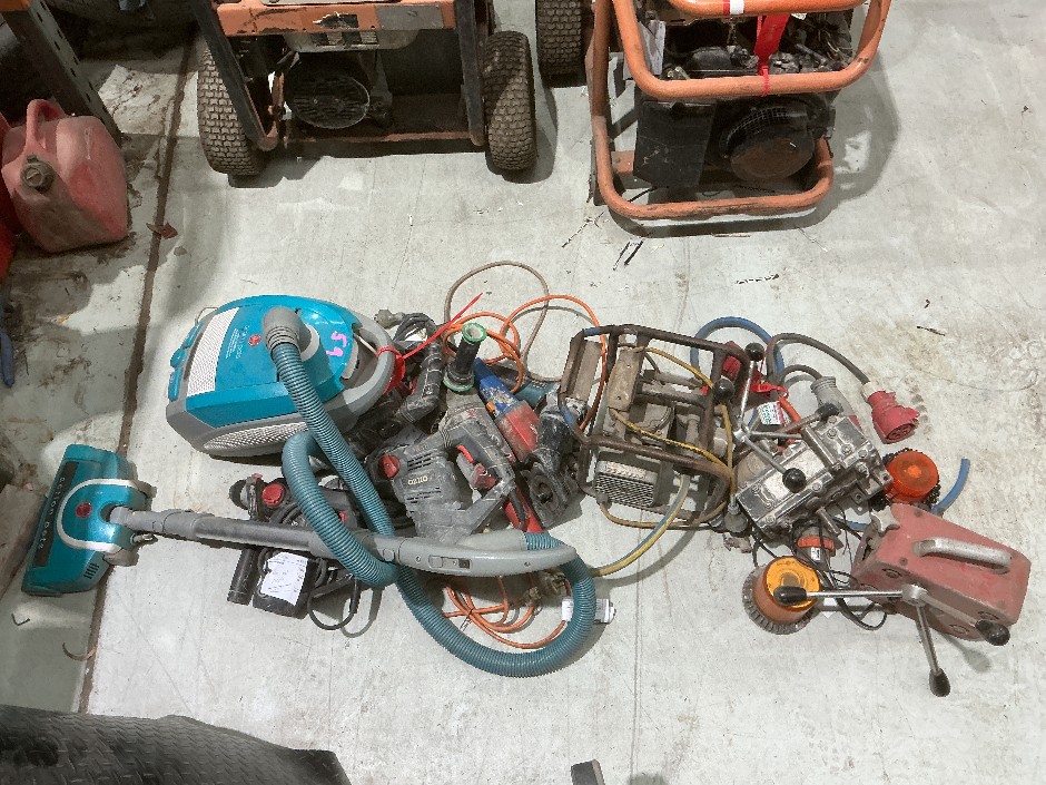 <p>Assorted Power Tools & Sundries</p>