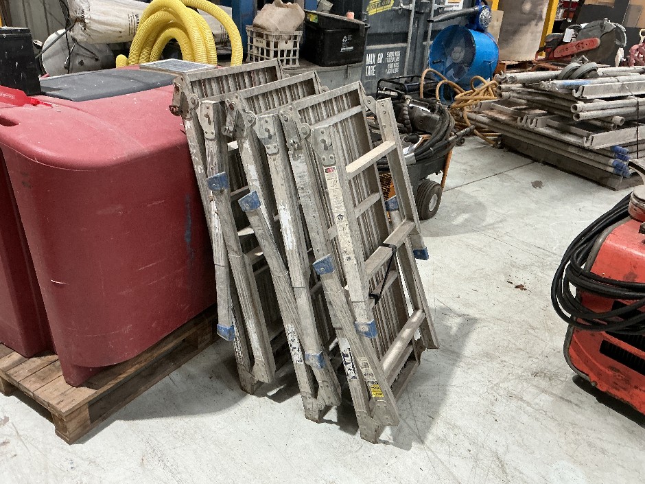 <p>3x Work Platforms</p>