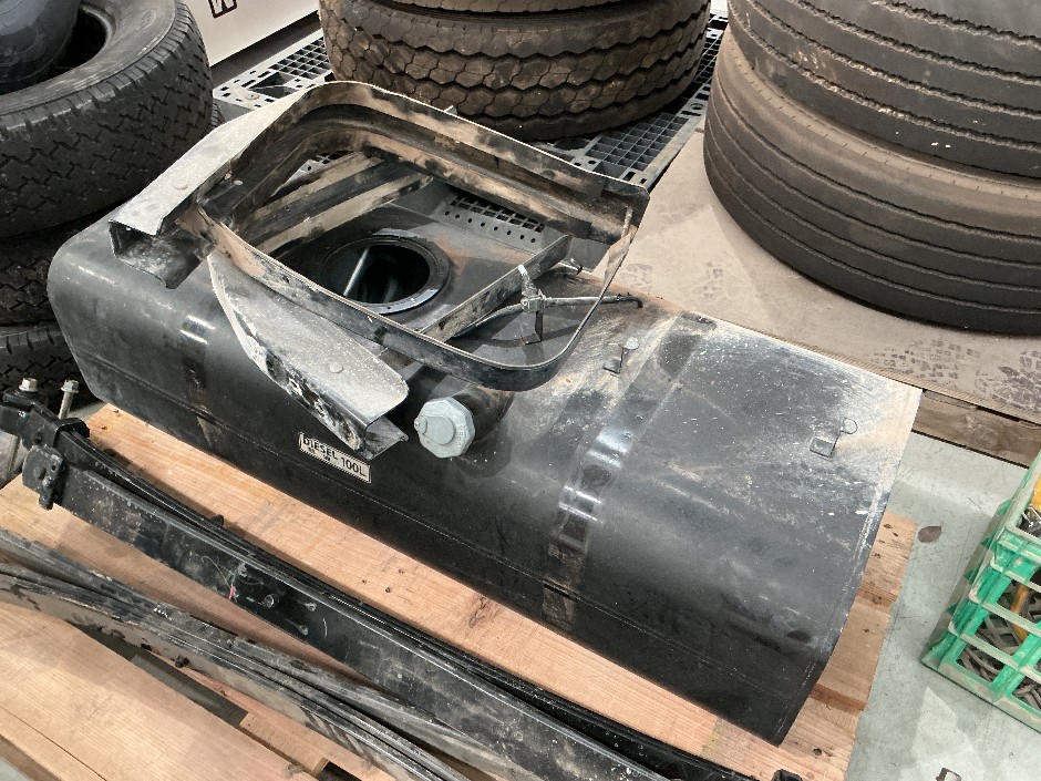 <p>100L Diesel Tank</p>