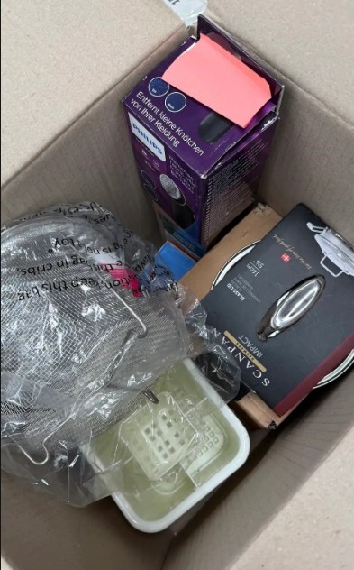 Assorted Home/Bathroom Accessories NB: Some may be missing accessories, or