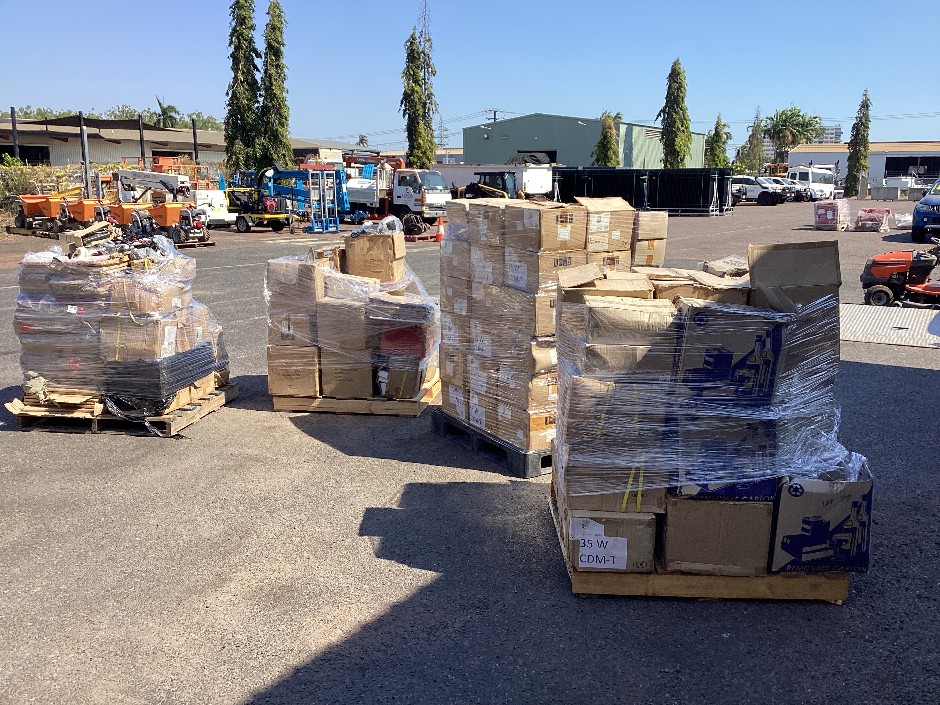 <p>4x Pallets of Unused Lighting & Lighting Accessories</p>