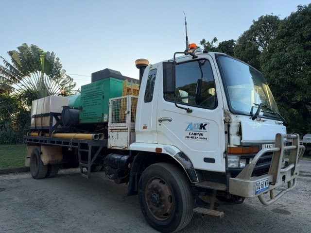 1998 Mitsubishi FM Hydrovac Unit