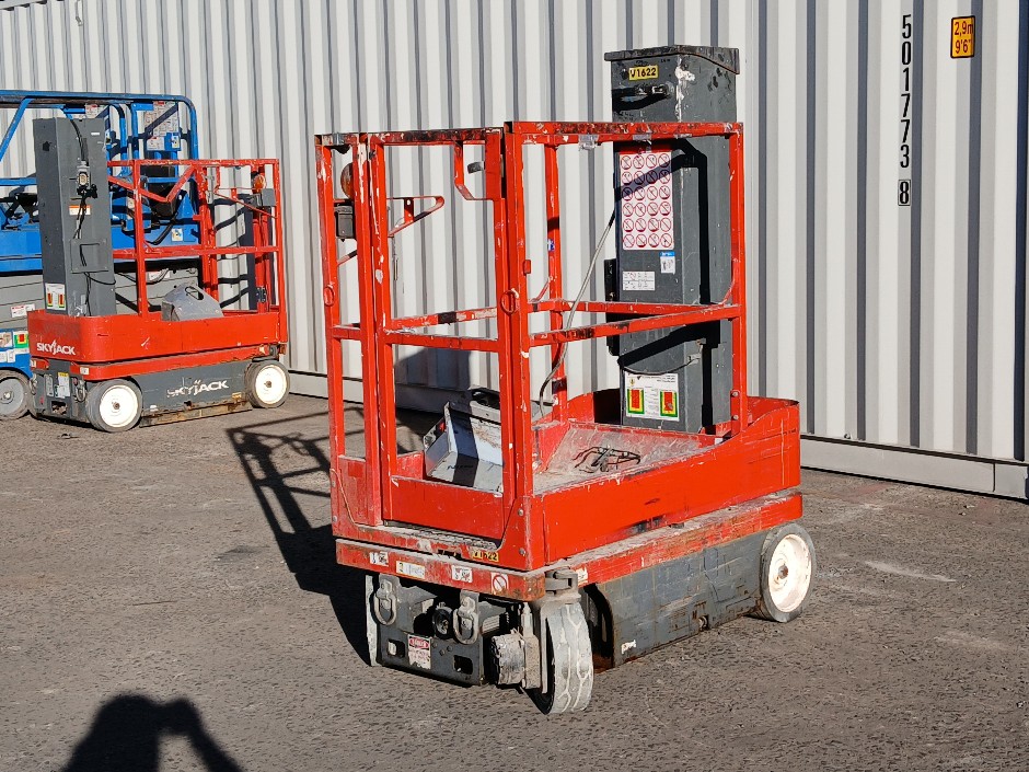 <p>2018 SkyJack SJ16 Electric Manlift</p>