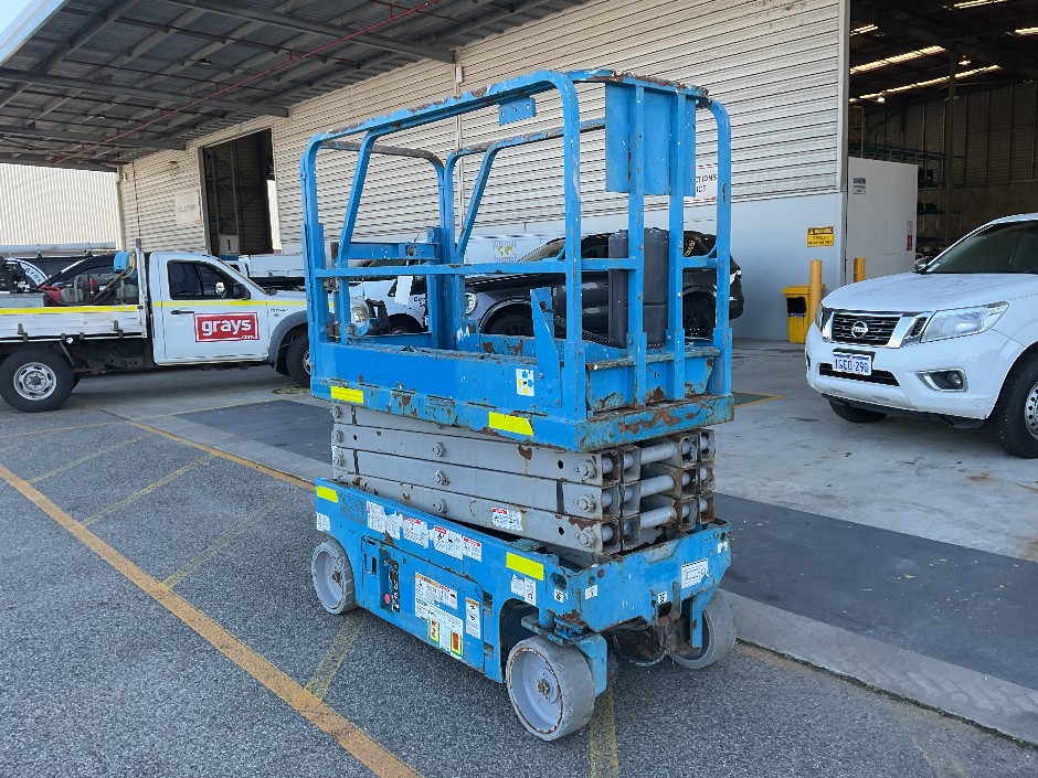 <p>2011 Genie GS-1932 Scissor Lift</p>