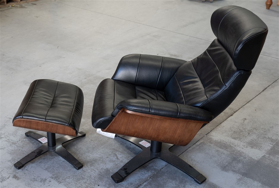 Swivel/Tilt Leather Chair w/ Bent Woodframe & Matching Foot Rest.