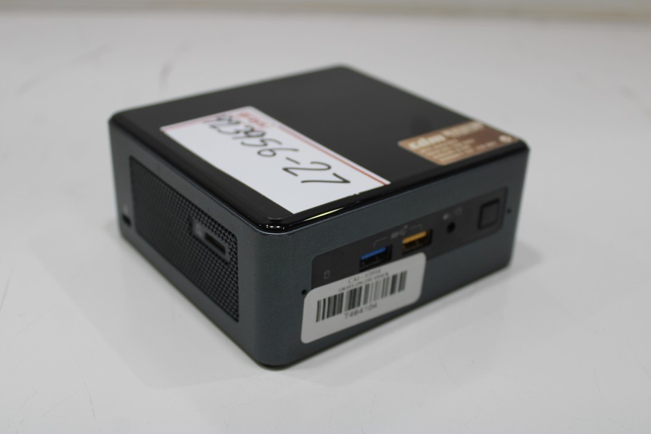 <p>INTEL NUC8I7BEH</p>