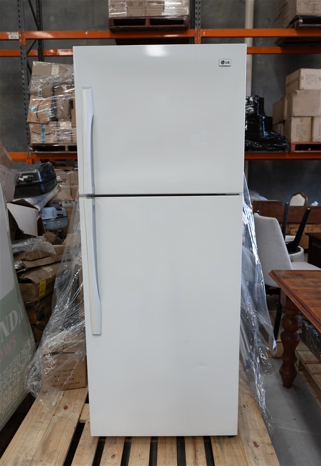 LG 422³m Regrigerator w/ Top Freezer. N.B: Used.