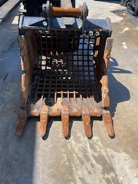 <p>20 Tonne Rock Sieve Buckets</p>