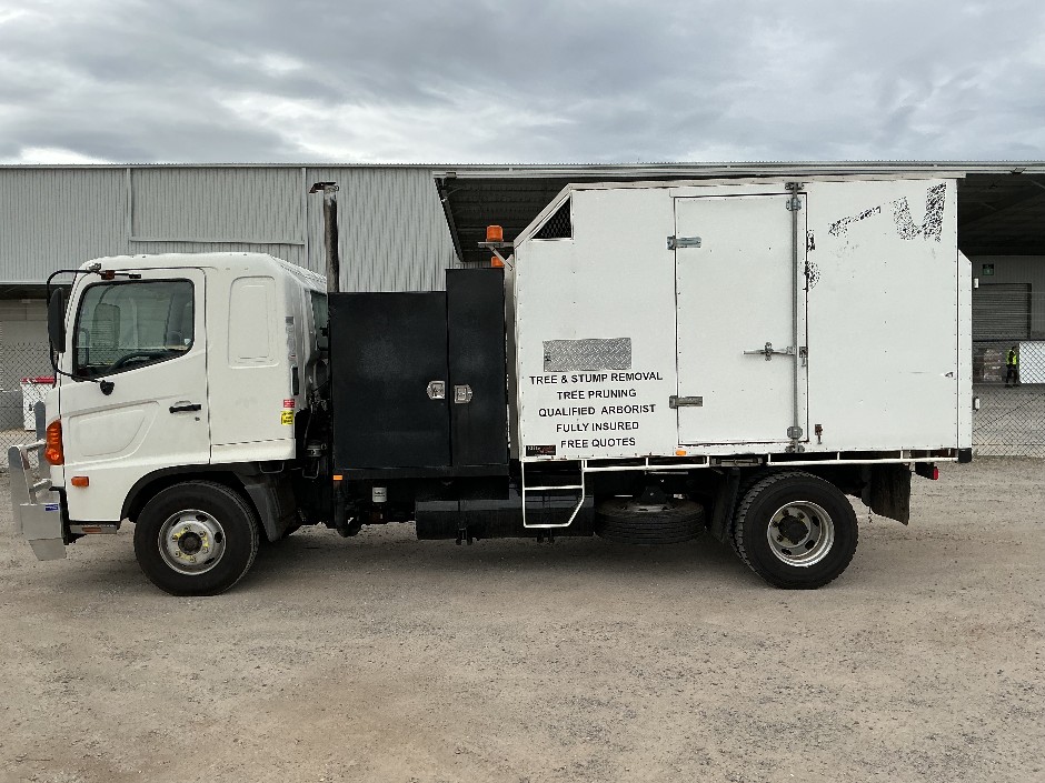 2004 Hino FD1J Series Truck
