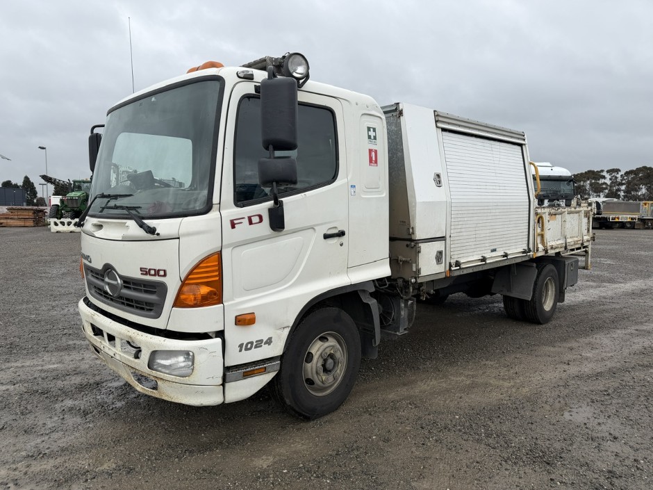 2010 Hino FD 500 4x2 Service Truck