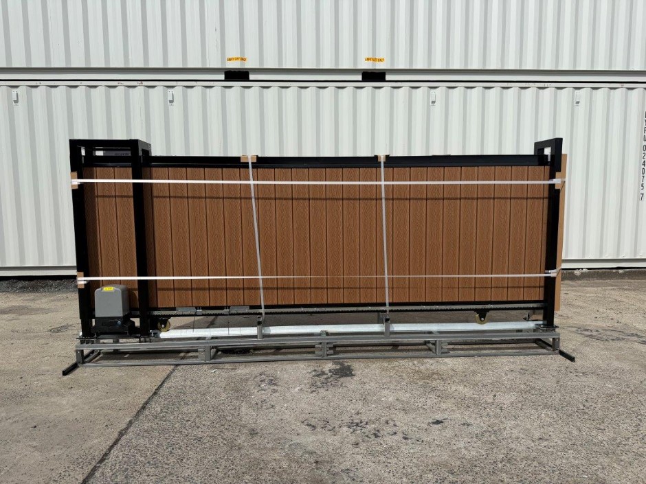 1 x 4M Oak Look Electric Sliding gate