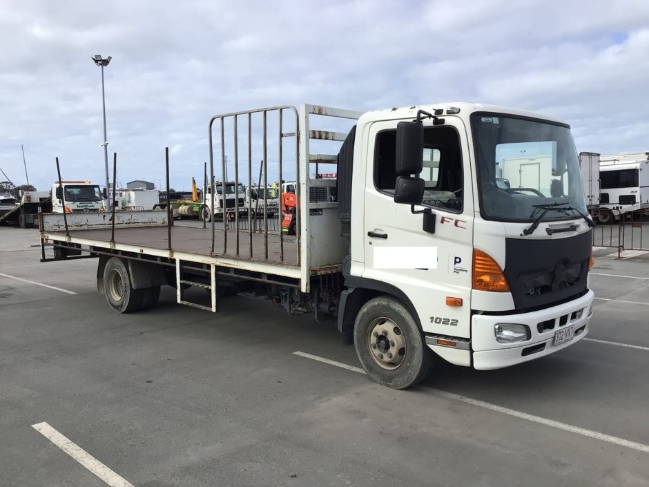 2015 Hino FC 4x2 Tray Truck