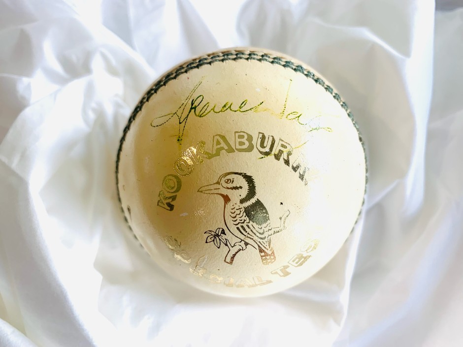 Shane Warne signed Kookaburra Victoria Ball - Rookie /early era full autograph - CK COA -